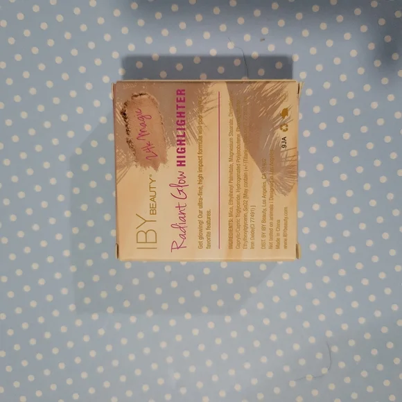 Powder Highlighters - Picture 3 of 7